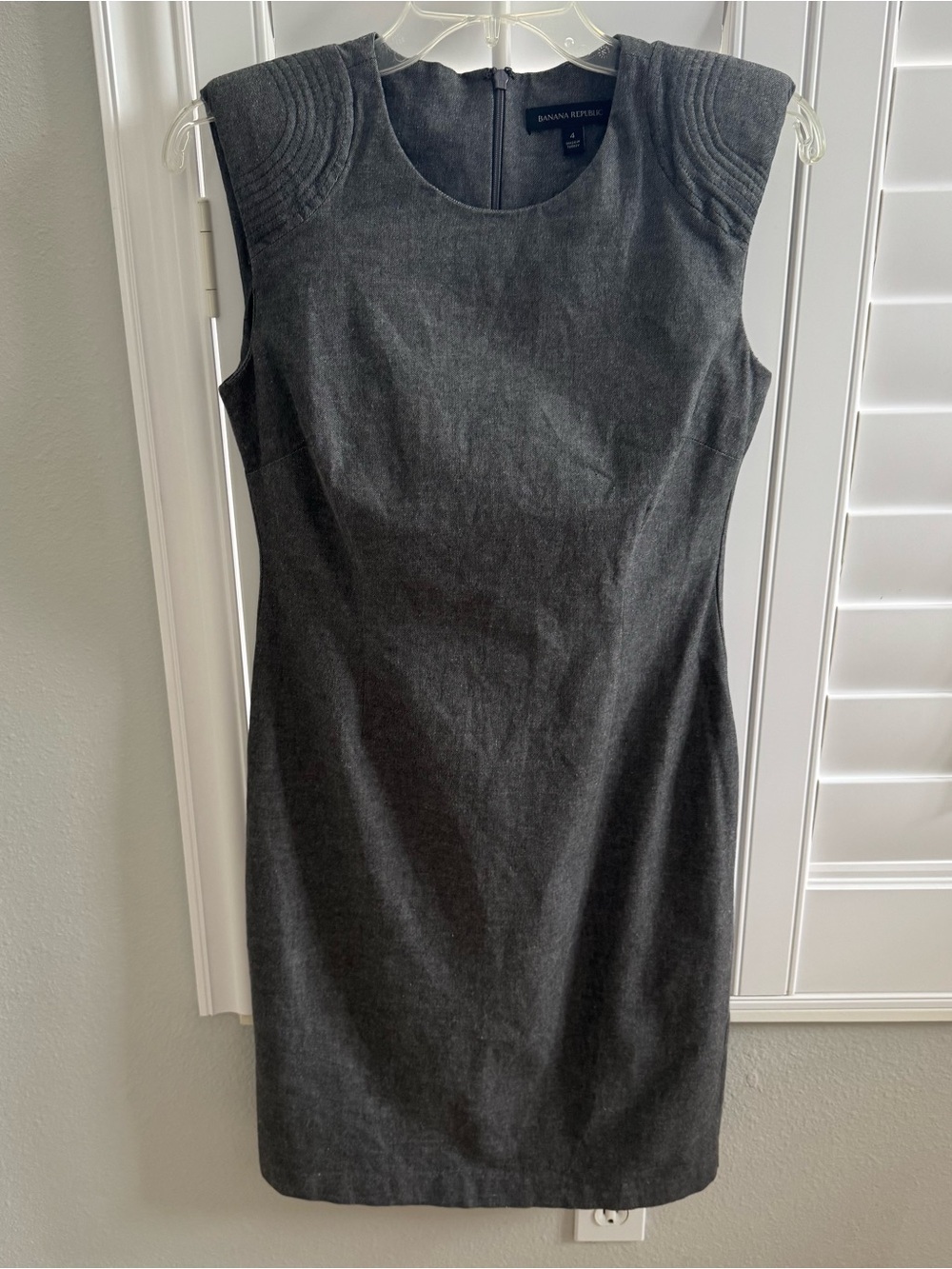 Banana Republic size 4 gray padded cap sleeve sheath dress tailored career EUC